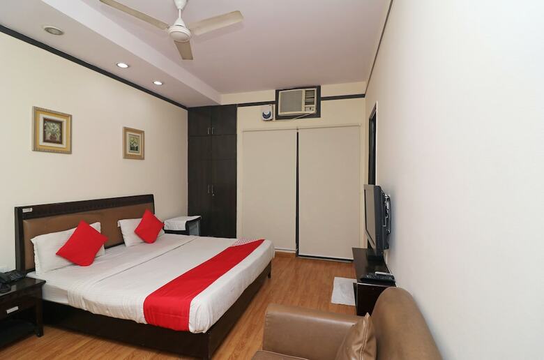 Hotel Oyo 24624 Kaycee Residency