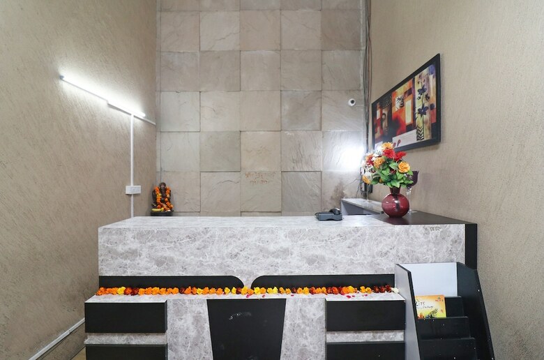 Hotel Oyo 24624 Kaycee Residency