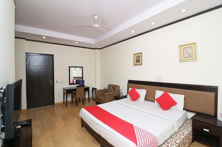 Hotel Oyo 24624 Kaycee Residency
