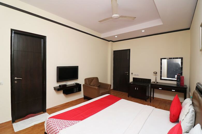 Hotel Oyo 24624 Kaycee Residency