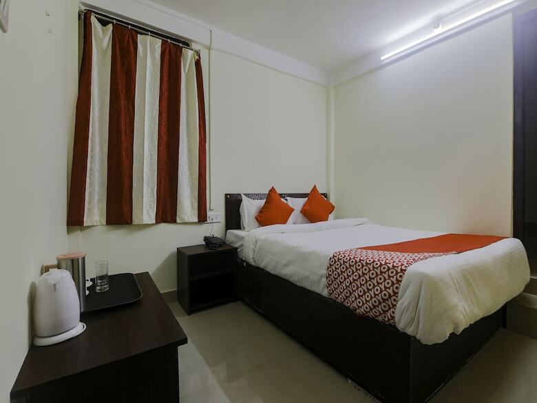 Hotel Oyo 18759 Nirvana Guest House