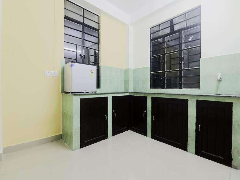 Hotel Oyo 18759 Nirvana Guest House