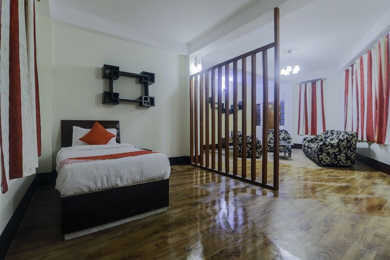 Hotel Oyo 18759 Nirvana Guest House