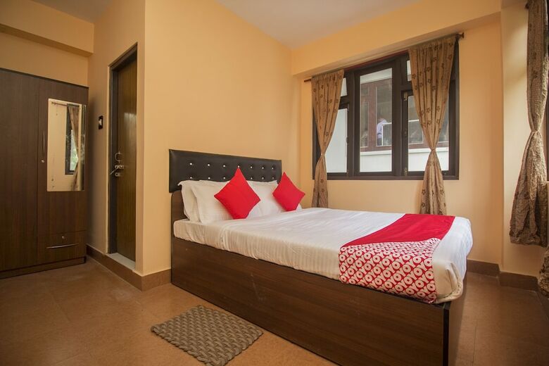 Oyo 18455 Hotel Golden Shangrila