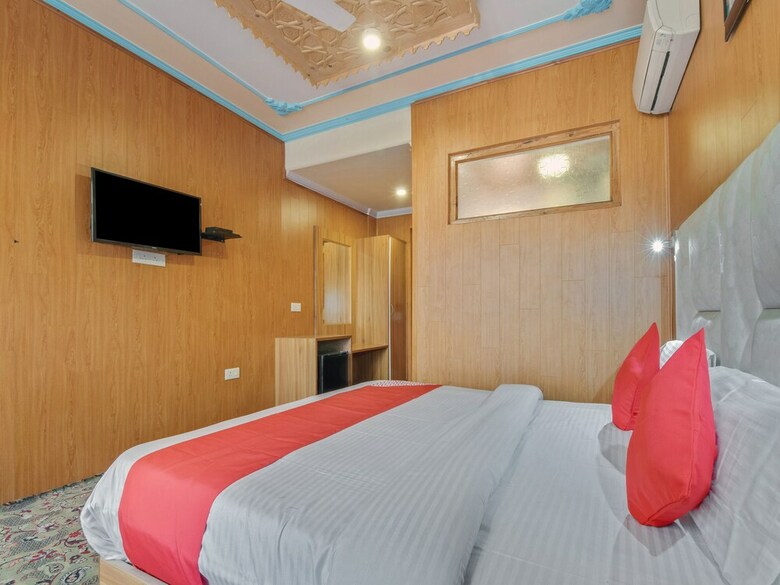 Oyo 6112 Hotel Snow Palace