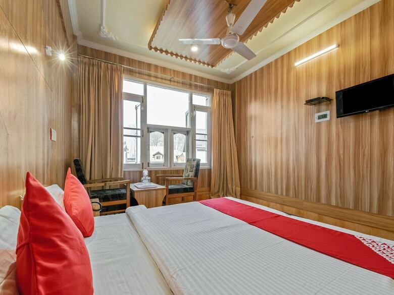 Oyo 6112 Hotel Snow Palace