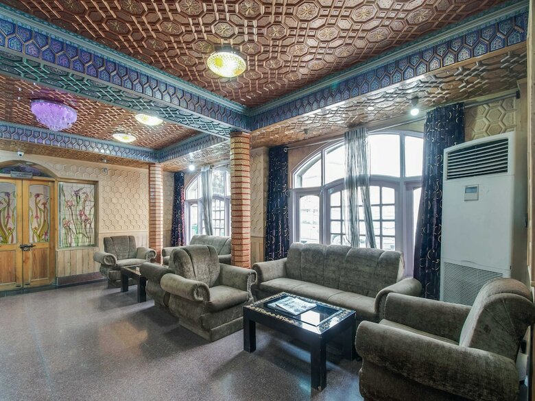 Oyo 6112 Hotel Snow Palace