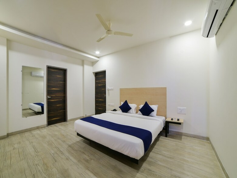 Hotel Oyo 18833 Silverkey Babylon Whitefields