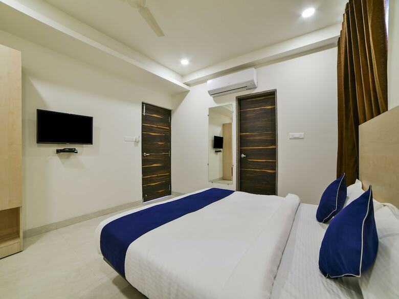 Hotel Oyo 18833 Silverkey Babylon Whitefields