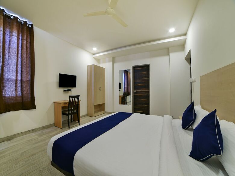 Hotel Oyo 18833 Silverkey Babylon Whitefields