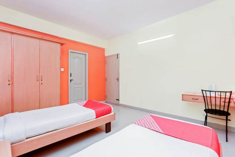 Hotel Oyo 24195 Jasmine Suites
