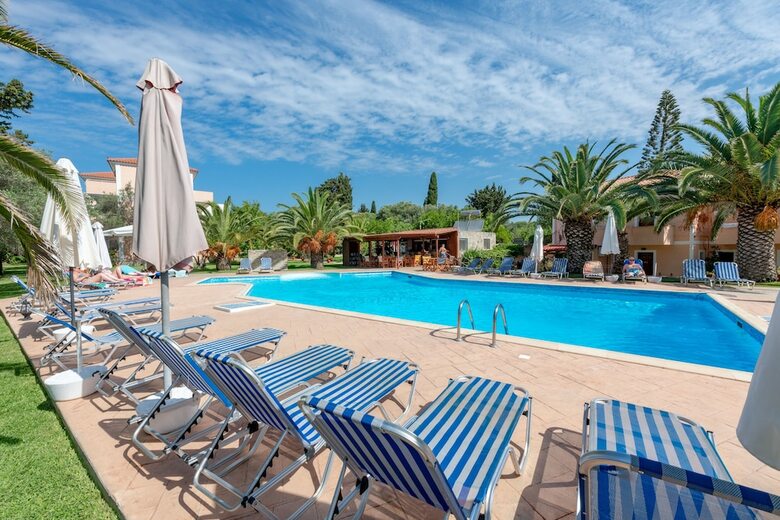 Hotel Helena Studios Resort