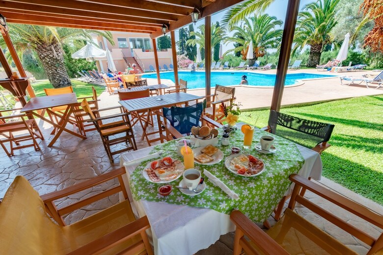 Hotel Helena Studios Resort