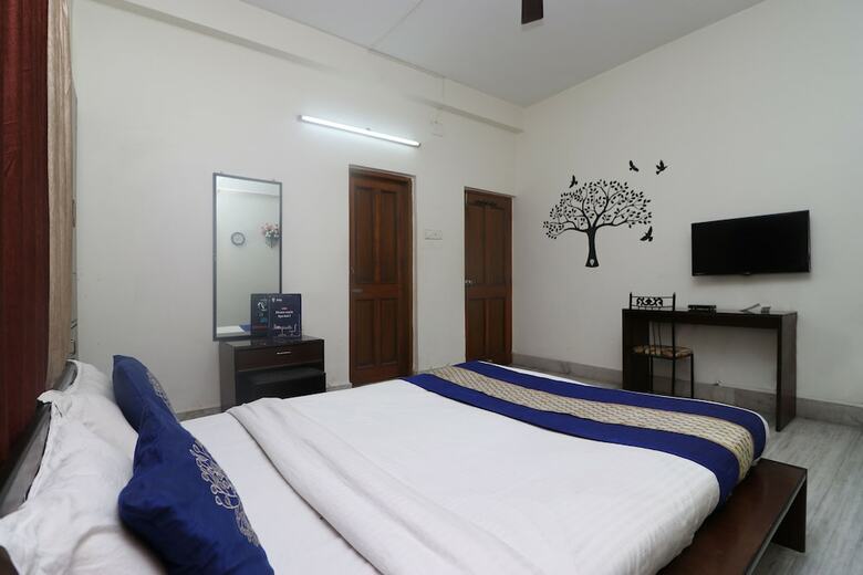 Hotel Oyo 24591 Mishra Residency Newtown