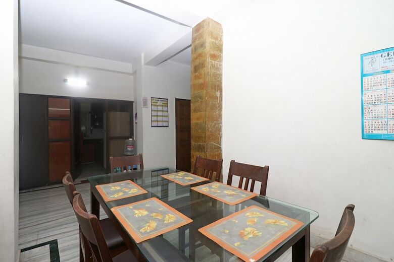 Hotel Oyo 24591 Mishra Residency Newtown