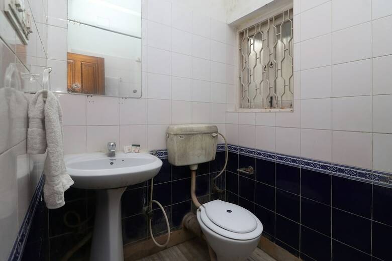 Hotel Oyo 24591 Mishra Residency Newtown