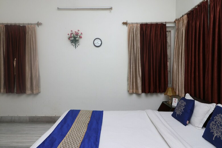 Hotel Oyo 24591 Mishra Residency Newtown