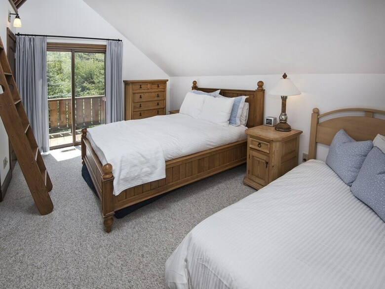 Lions Ridge Loop Home 1773