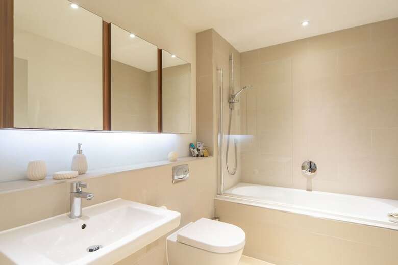 Luxury Apartment-quartermile