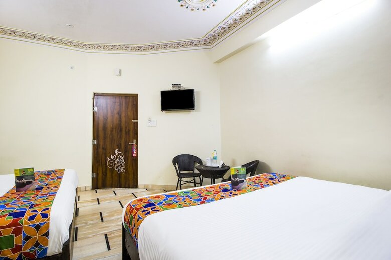 Hotel Fabexpress White Palace