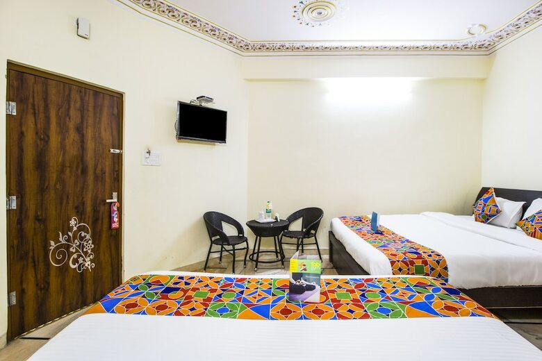 Hotel Fabexpress White Palace
