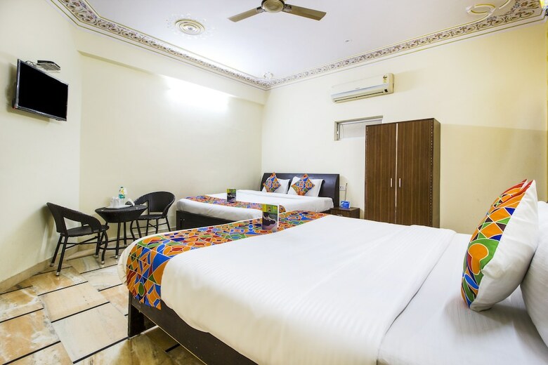 Hotel Fabexpress White Palace