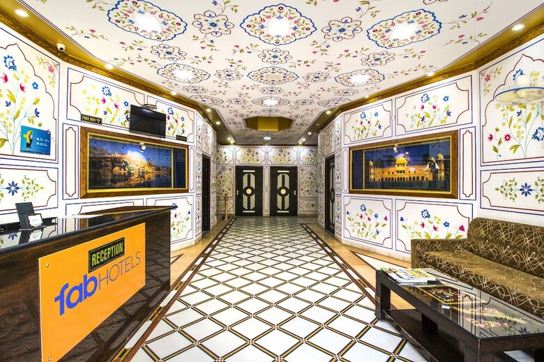 Hotel Fabexpress White Palace