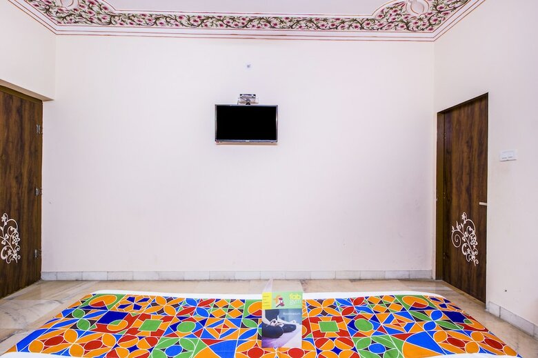Hotel Fabexpress White Palace