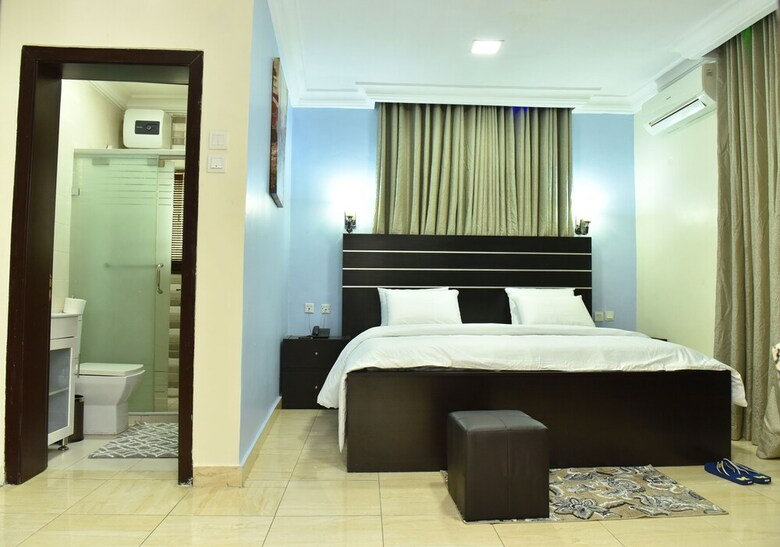 Hotel Somerset Suites
