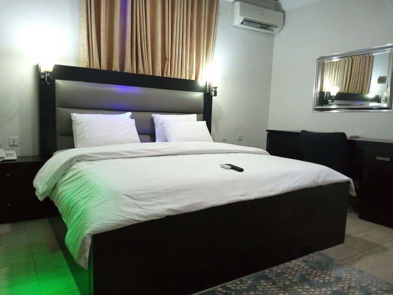 Hotel Somerset Suites