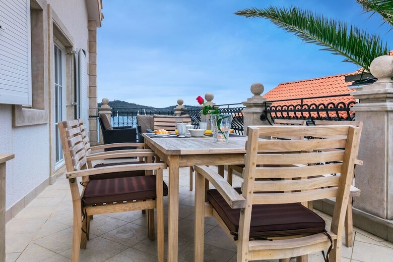 Apartments Donna With Sea View
