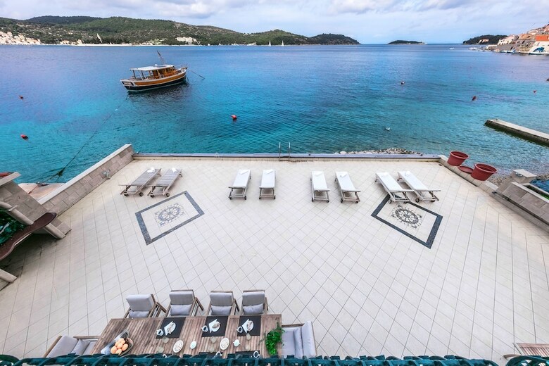 Apartments Donna With Sea View
