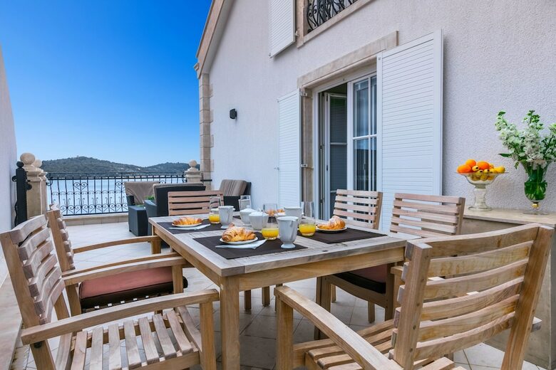 Apartments Donna With Sea View