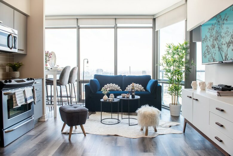 Quickstay - Eclectic Two-bedroom Condo (Sky High Views)
