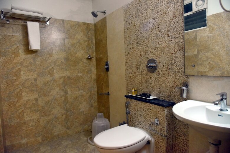 Hotel Pine Tree Signature