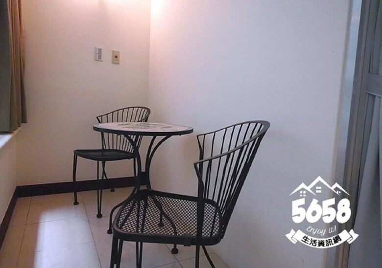 85 Eagle Hotel