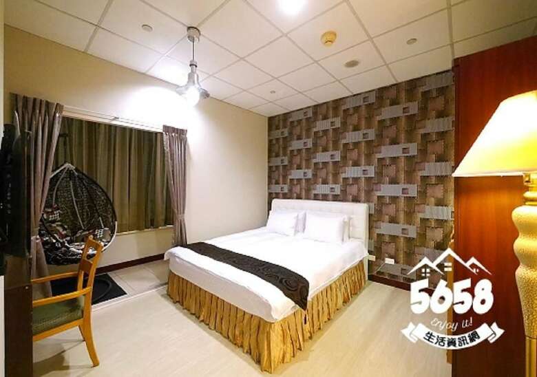 85 Eagle Hotel