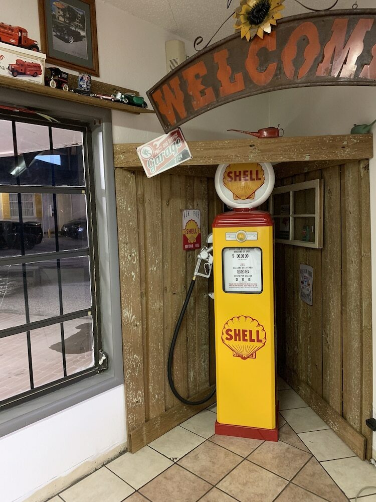 Winstons Air Conditioned Motel