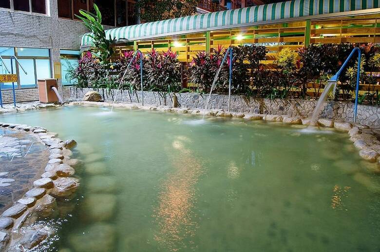Lei Zhiben Hot Spring
