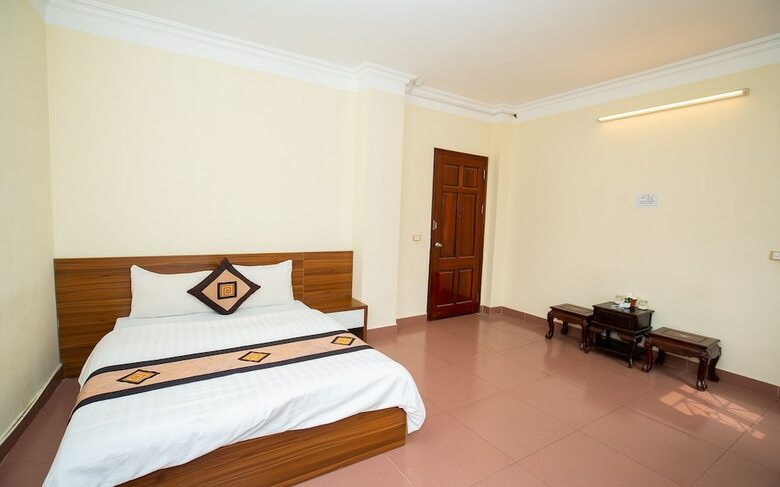 Ho Sen Xanh Hotel