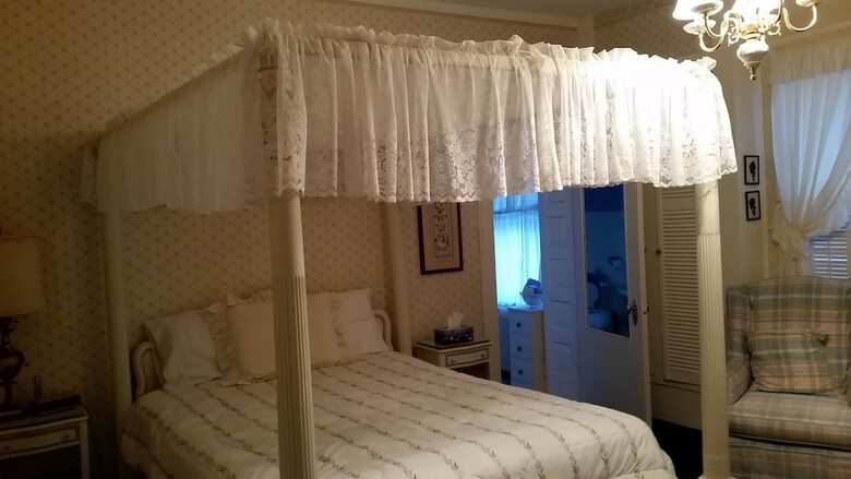 Victorian Inn Bed And Breakfast