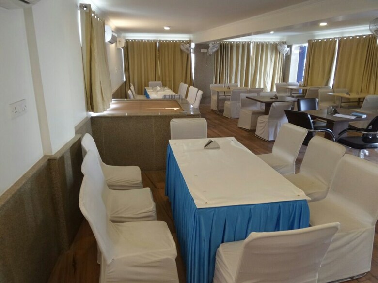 Airport Hotel Mahal