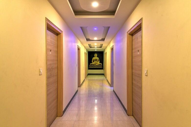 Airport Hotel Mahal