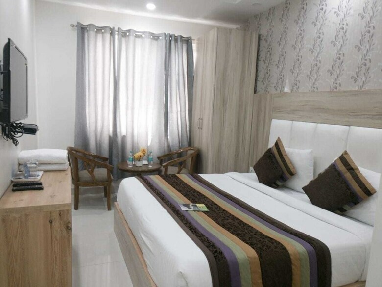 Airport Hotel Mahal