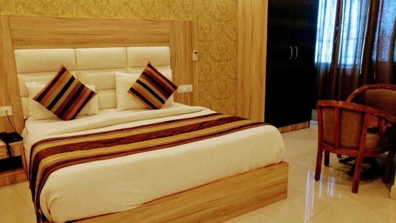 Airport Hotel Mahal