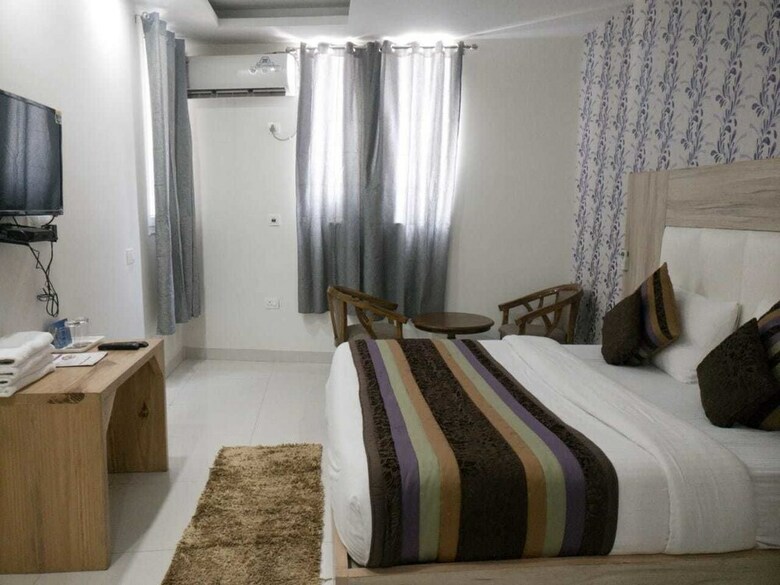 Airport Hotel Mahal