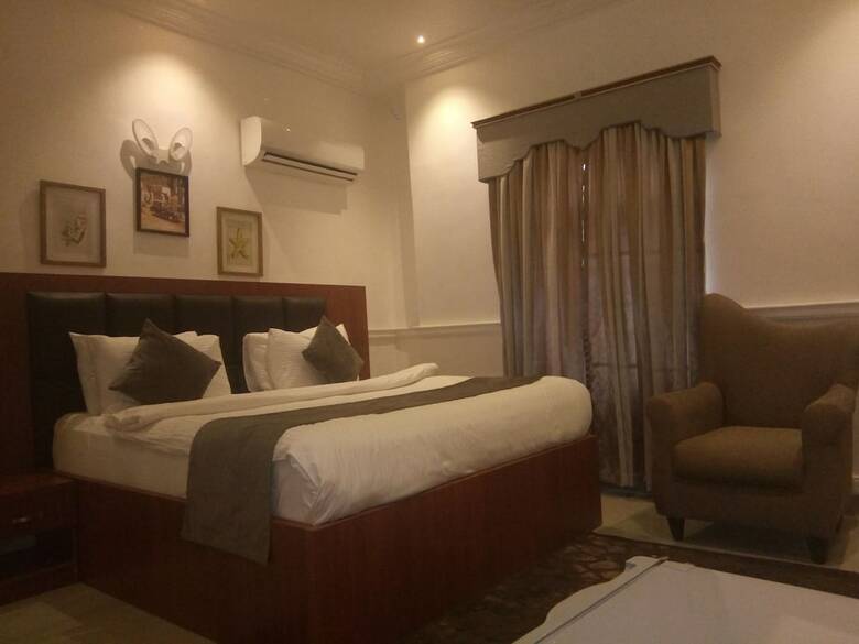 Hotel Saabhi's Place