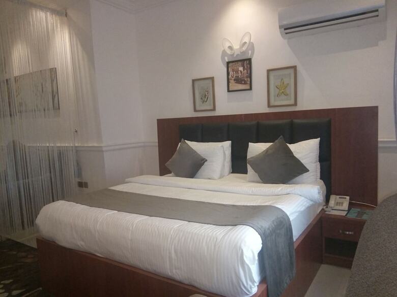 Hotel Saabhi's Place