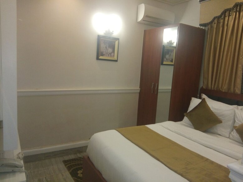 Hotel Saabhi's Place