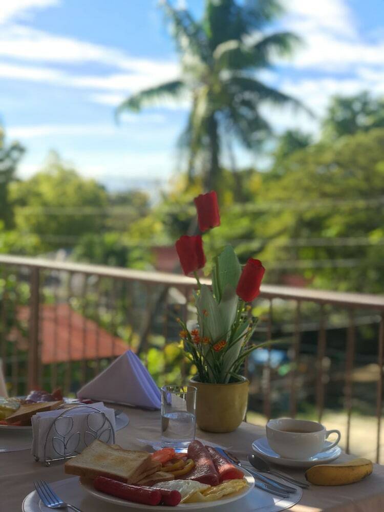Hotel Luna Oslob Travellers Inn